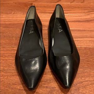 Black pointed toe flats
